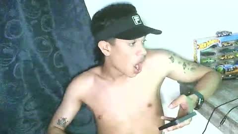 Snapshot of glen_connor_11 chatting on 17, 12, 2025 glen_connor_11 online show from 17, 12, 2025