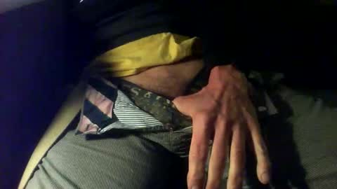 Snapshot of glimmertwins11 chatting on 21, 10, 2025 glimmertwins11 online show from 21, 10, 2025