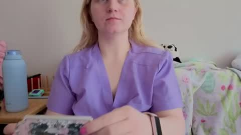 Snapshot of glitchwitch chatting on 27, 6, 2026 Glitch online show from 27, 6, 2026