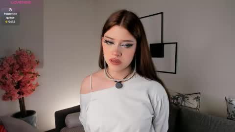 Snapshot of glowia chatting on 13, 4, 2026 Sara online show from 13, 4, 2026