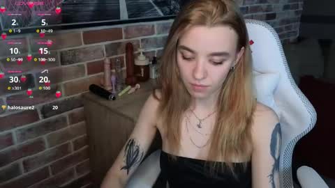 Snapshot of glowingsiren chatting on 24, 4, 2026 Eva 3 online show from 24, 4, 2026