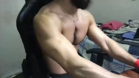 Snapshot of god_hunkules chatting on 4, 1, 2025 god hunkules online show from 4, 1, 2025