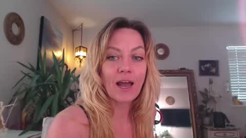 Alisha Dallas online show from 20, 2, 2025