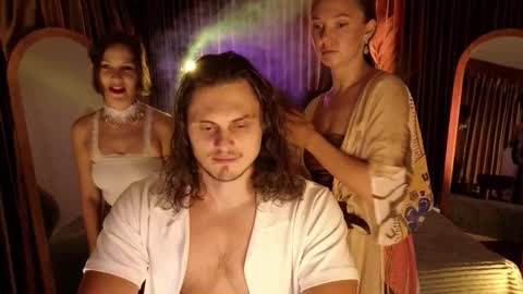   330 UTC2 girls   online show from 22, 11, 2025