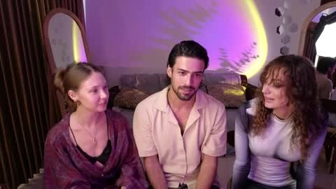 Snapshot of goddess_marylin chatting on 9, 4, 2026 330 UTC2 girls online show from 9, 4, 2026