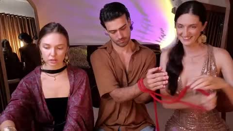 Snapshot of goddess_marylin chatting on 18, 4, 2026 330 UTC2 girls online show from 18, 4, 2026