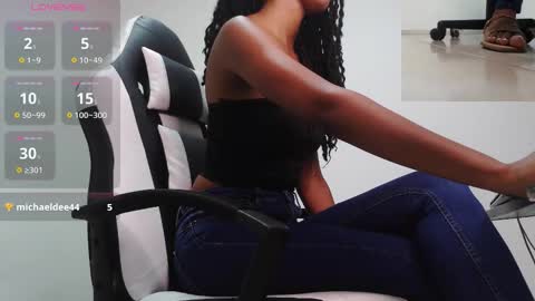 Snapshot of goddess_valen chatting on 11, 10, 2025 goddess_valen online show from 11, 10, 2025