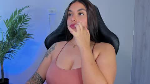 Snapshot of goddess_veronicaaa chatting on 2, 4, 2026 Miss Veronica - The Supreme online show from 2, 4, 2026