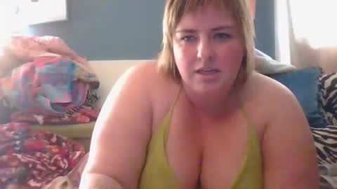 Snapshot of goddessee chatting on 20, 4, 2026 GoddesseE online show from 20, 4, 2026