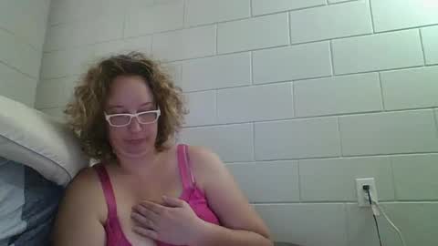 Snapshot of goddessmilfcrysyal chatting on 6, 10, 2025 Crystal online show from 6, 10, 2025