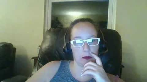 Snapshot of goddessmilfcrysyal chatting on 18, 11, 2025 Crystal online show from 18, 11, 2025