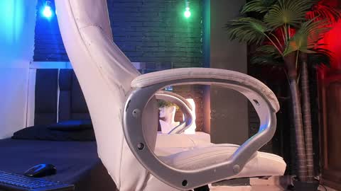 HUAN online show from 5, 1, 2025