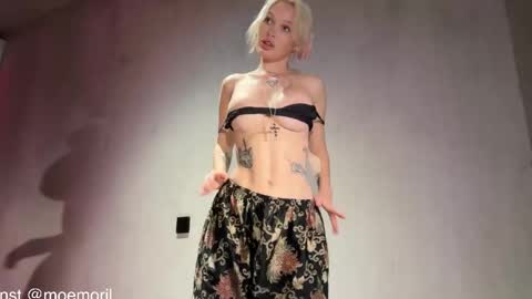 Snapshot of golden_alinee chatting on 23, 4, 2026 Aline meow online show from 23, 4, 2026