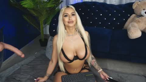Snapshot of goldenamberx chatting on 25, 1, 2025 GoldenAmberX online show from 25, 1, 2025