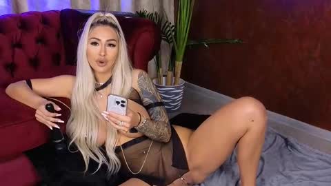 Snapshot of goldenamberx chatting on 11, 2, 2025 GoldenAmberX online show from 11, 2, 2025