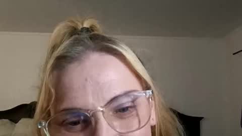 goldendoll1704 online show from 8, 6, 2026