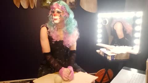 Snapshot of goldenfoil chatting on 5, 11, 2025 Lilly online show from 5, 11, 2025