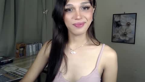 Lily is Gold online show from 12, 11, 2025