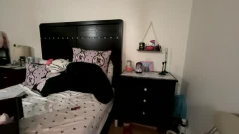 gothbaby305 online show from 13, 7, 2026