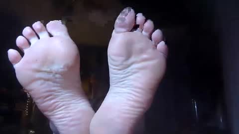 Snapshot of gothicfeetfantasies chatting on 21, 11, 2025 Mistress Mommy Godess online show from 21, 11, 2025