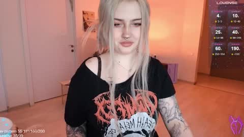 Snapshot of gothkittys chatting on 5, 4, 2026 traumfrau Kira angel face devil eyes I SELL A LOT VIDEO IN GALLERY online show from 5, 4, 2026