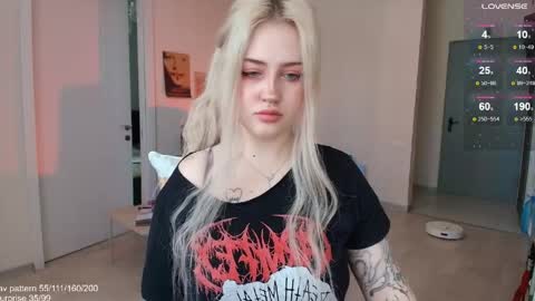 Snapshot of gothkittys chatting on 14, 4, 2026 traumfrau Kira angel face devil eyes I SELL A LOT VIDEO IN GALLERY online show from 14, 4, 2026