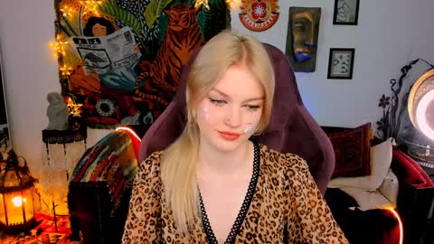 Snapshot of graceglamour chatting on 13, 12, 2024 Grace Glamour online show from 13, 12, 2024
