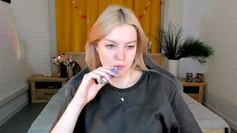Snapshot of graceglamour chatting on 4, 3, 2025 Grace Glamour online show from 4, 3, 2025