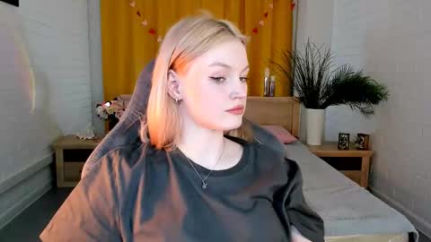 Snapshot of graceglamour chatting on 4, 3, 2025 Grace Glamour online show from 4, 3, 2025
