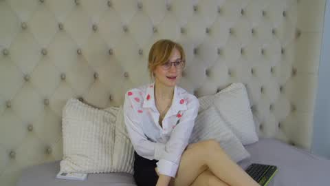 Snapshot of gracehudsons chatting on 5, 4, 2026 Grace online show from 5, 4, 2026