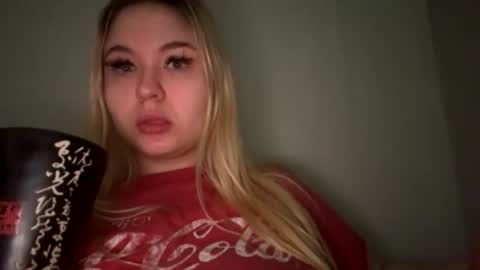 Snapshot of green_eyes_twinkl chatting on 7, 4, 2026 Lina 3 online show from 7, 4, 2026