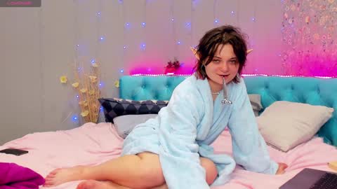 Snapshot of greenelfapril chatting on 1, 1, 2025 April online show from 1, 1, 2025