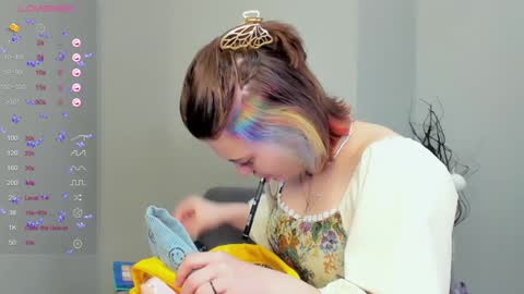 Snapshot of greenelfapril chatting on 6, 1, 2025 April online show from 6, 1, 2025