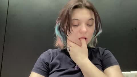 Snapshot of greenelfapril chatting on 20, 2, 2025 April online show from 20, 2, 2025