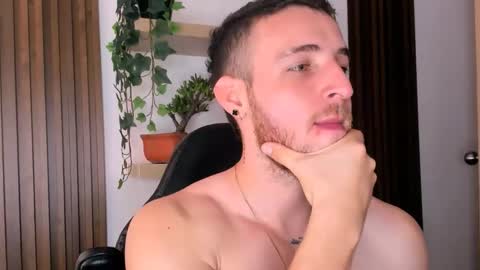 Snapshot of greeneyes_col chatting on 25, 11, 2025 Juan online show from 25, 11, 2025