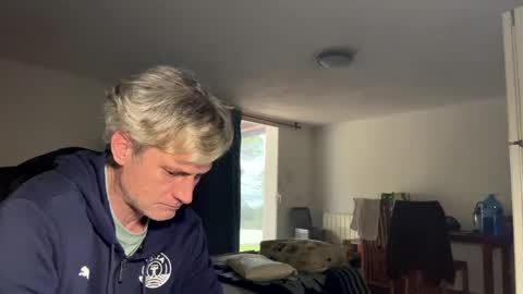 guardiannif_ online show from 20, 2, 2025