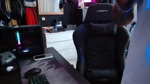 Snapshot of guayaco_ chatting on 17, 11, 2025 Guayaco online show from 17, 11, 2025