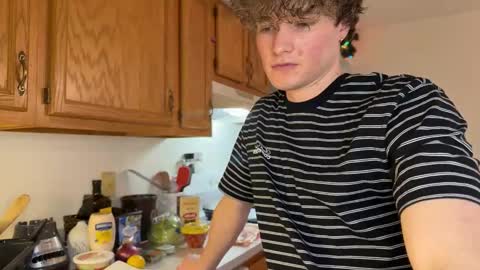 Snapshot of gucciboi4 chatting on 10, 1, 2026 gucciboi4 online show from 10, 1, 2026