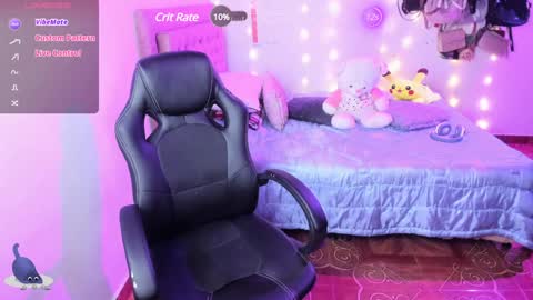 Hello Im Julieta Im 25 years old welcome to my room have fun and be happy. online show from 23, 1, 2025