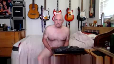 Snapshot of guitarsexgod chatting on 23, 2, 2025 Mario online show from 23, 2, 2025