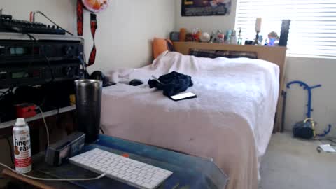 Snapshot of guitarsexgod2 chatting on 18, 6, 2026 guitarsexgod2 online show from 18, 6, 2026