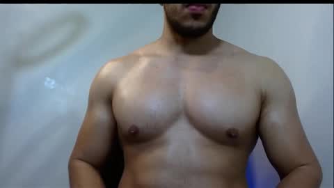 Snapshot of gurushake chatting on 15, 4, 2026 holl latino online show from 15, 4, 2026