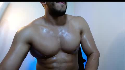 Snapshot of gurushake chatting on 18, 4, 2026 holl latino online show from 18, 4, 2026