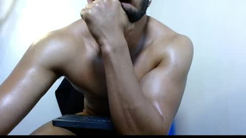 Snapshot of gurushake chatting on 21, 4, 2026 holl latino online show from 21, 4, 2026