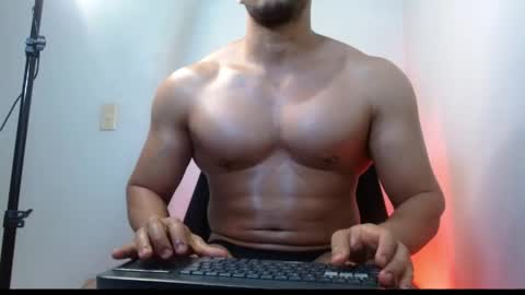 Snapshot of gurushake chatting on 19, 5, 2026 holl latino online show from 19, 5, 2026