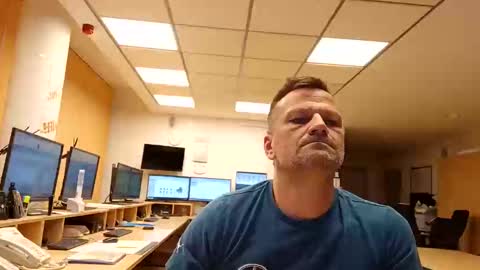 Snapshot of guschidick chatting on 4, 10, 2025 guschidick online show from 4, 10, 2025