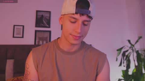Snapshot of guy_twinks chatting on 7, 4, 2026 Gabriel online show from 7, 4, 2026