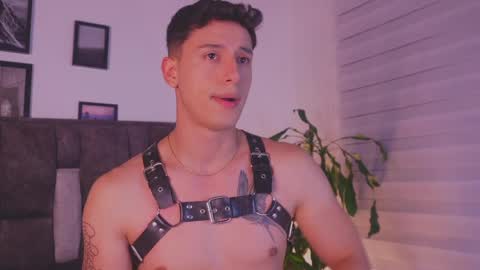 Snapshot of guy_twinks chatting on 16, 4, 2026 Gabriel online show from 16, 4, 2026