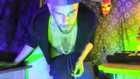 Snapshot of guyst049 chatting on 8, 2, 2026 guyst049 online show from 8, 2, 2026