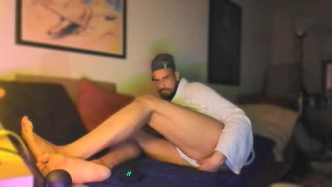 Snapshot of guyst049 chatting on 6, 3, 2026 guyst049 online show from 6, 3, 2026